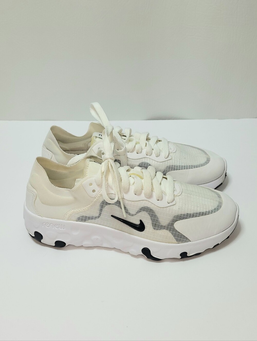 Nike Renew Lucent Sneakers - Picture 3 of 7